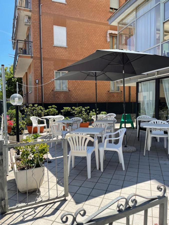 Hotel Orlov Ρίμινι Εξωτερικό φωτογραφία