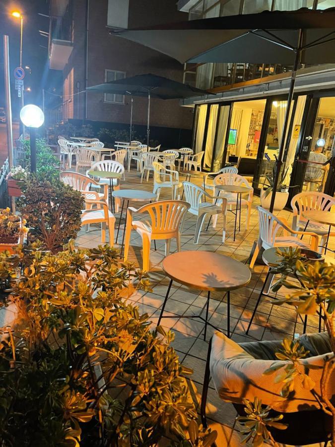 Hotel Orlov Ρίμινι Εξωτερικό φωτογραφία