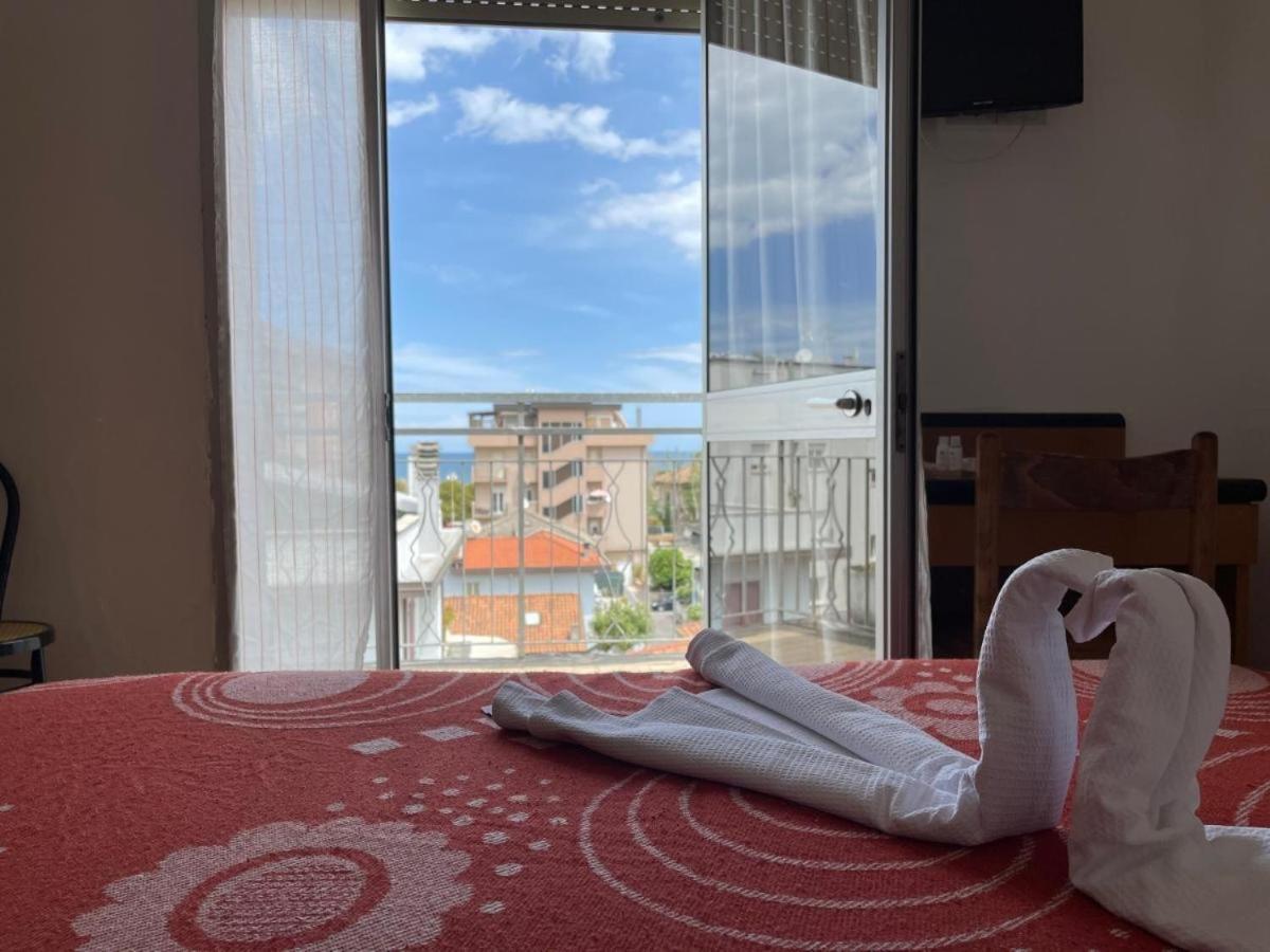 Hotel Orlov Ρίμινι Εξωτερικό φωτογραφία