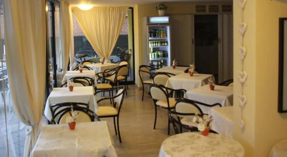 Hotel Orlov Ρίμινι Εξωτερικό φωτογραφία