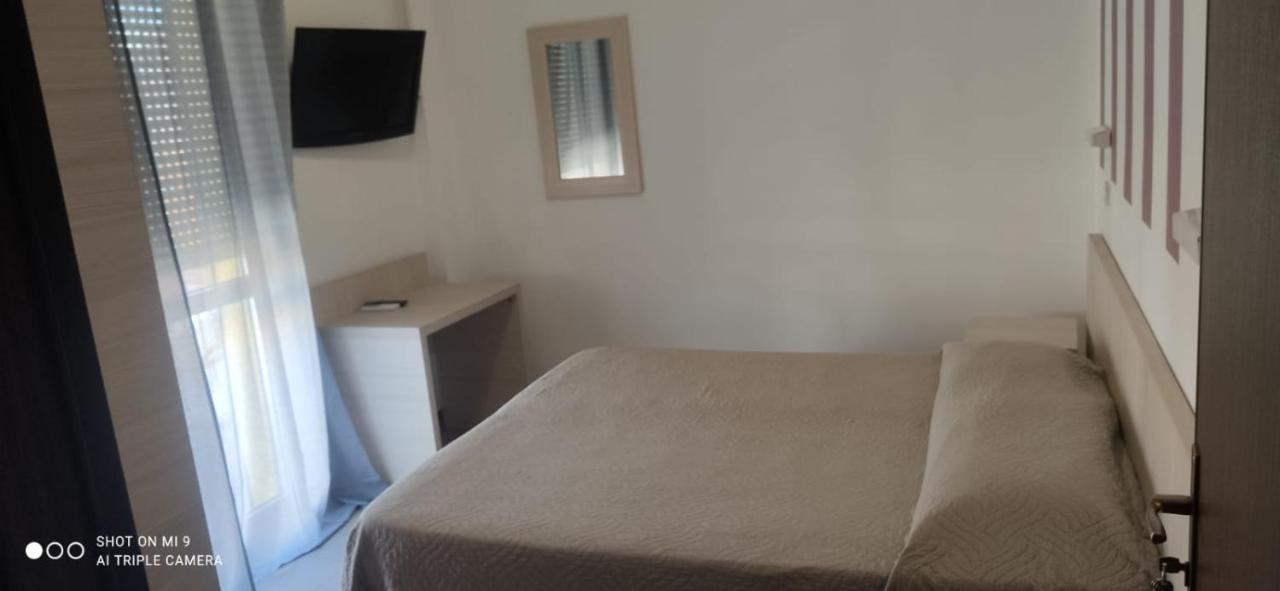 Hotel Orlov Ρίμινι Εξωτερικό φωτογραφία