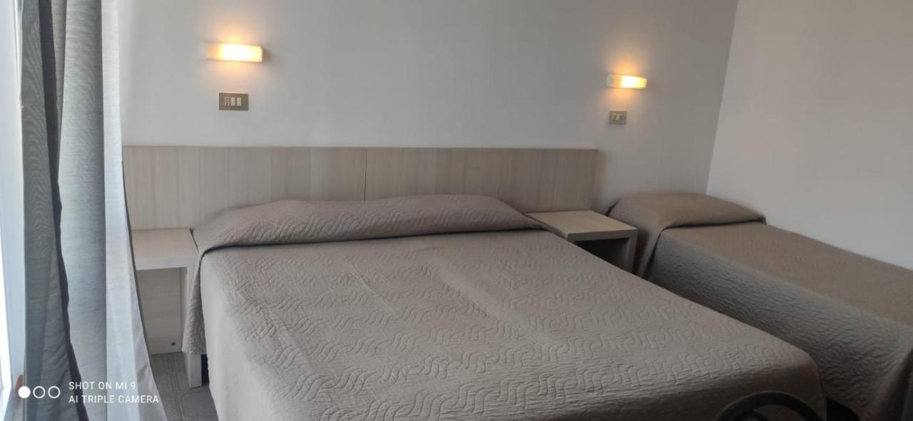 Hotel Orlov Ρίμινι Εξωτερικό φωτογραφία