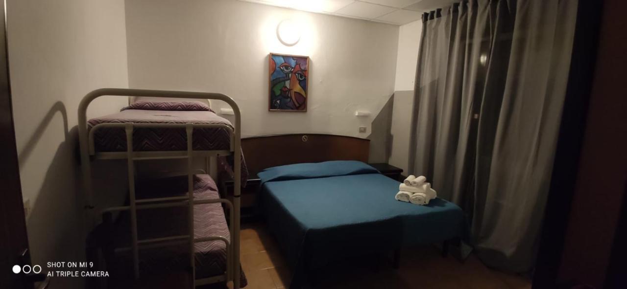 Hotel Orlov Ρίμινι Εξωτερικό φωτογραφία