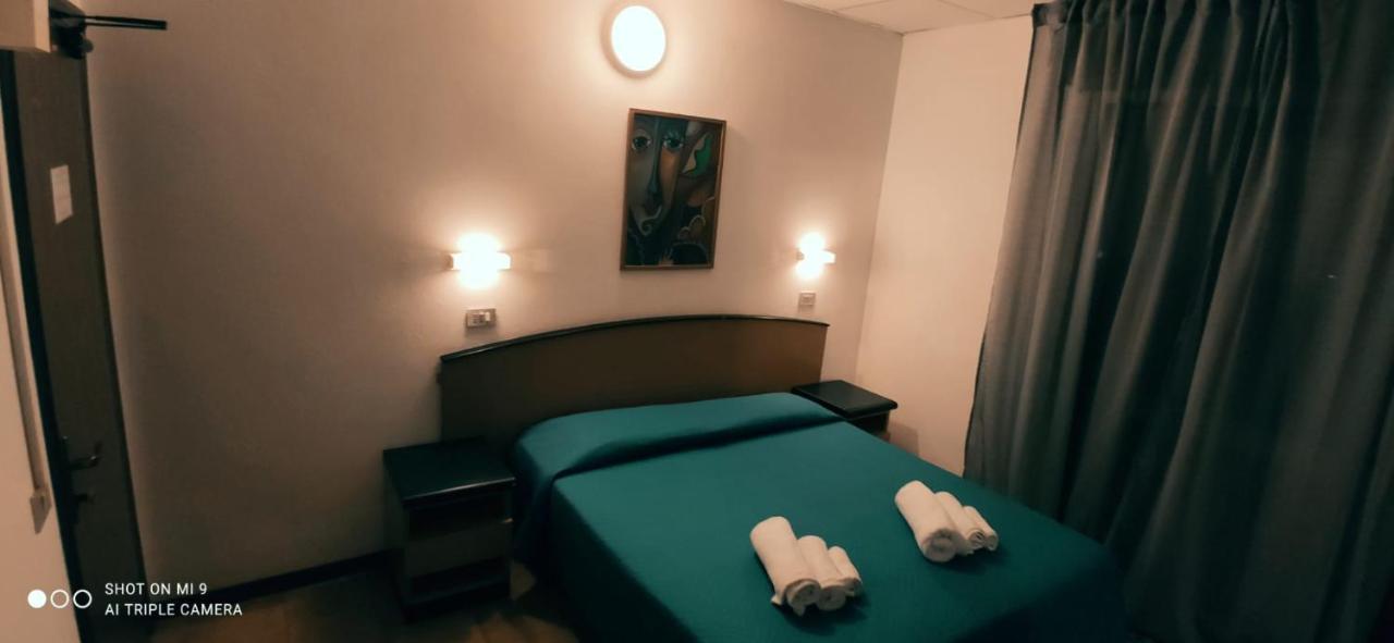 Hotel Orlov Ρίμινι Εξωτερικό φωτογραφία