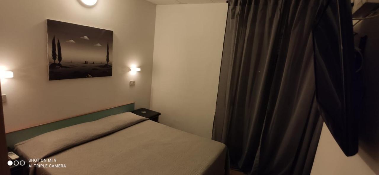 Hotel Orlov Ρίμινι Εξωτερικό φωτογραφία