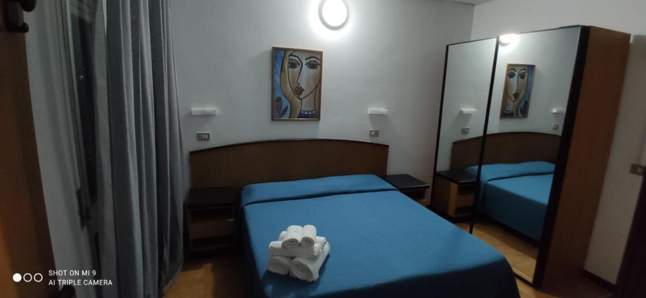 Hotel Orlov Ρίμινι Εξωτερικό φωτογραφία
