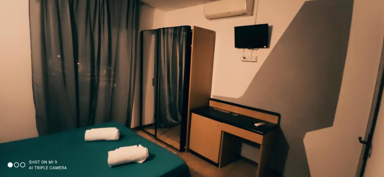 Hotel Orlov Ρίμινι Εξωτερικό φωτογραφία