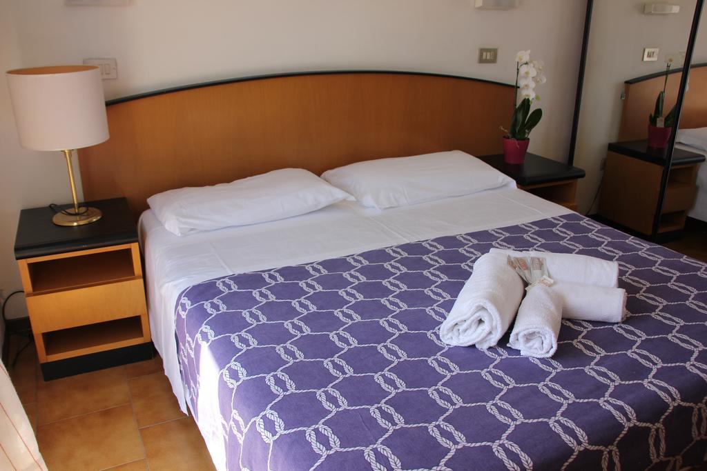 Hotel Orlov Ρίμινι Εξωτερικό φωτογραφία