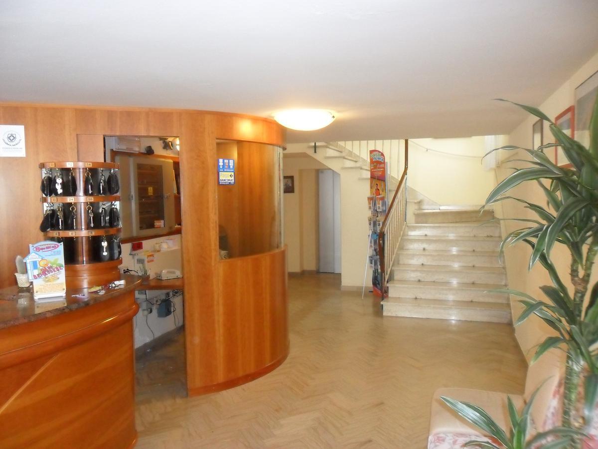 Hotel Orlov Ρίμινι Εξωτερικό φωτογραφία