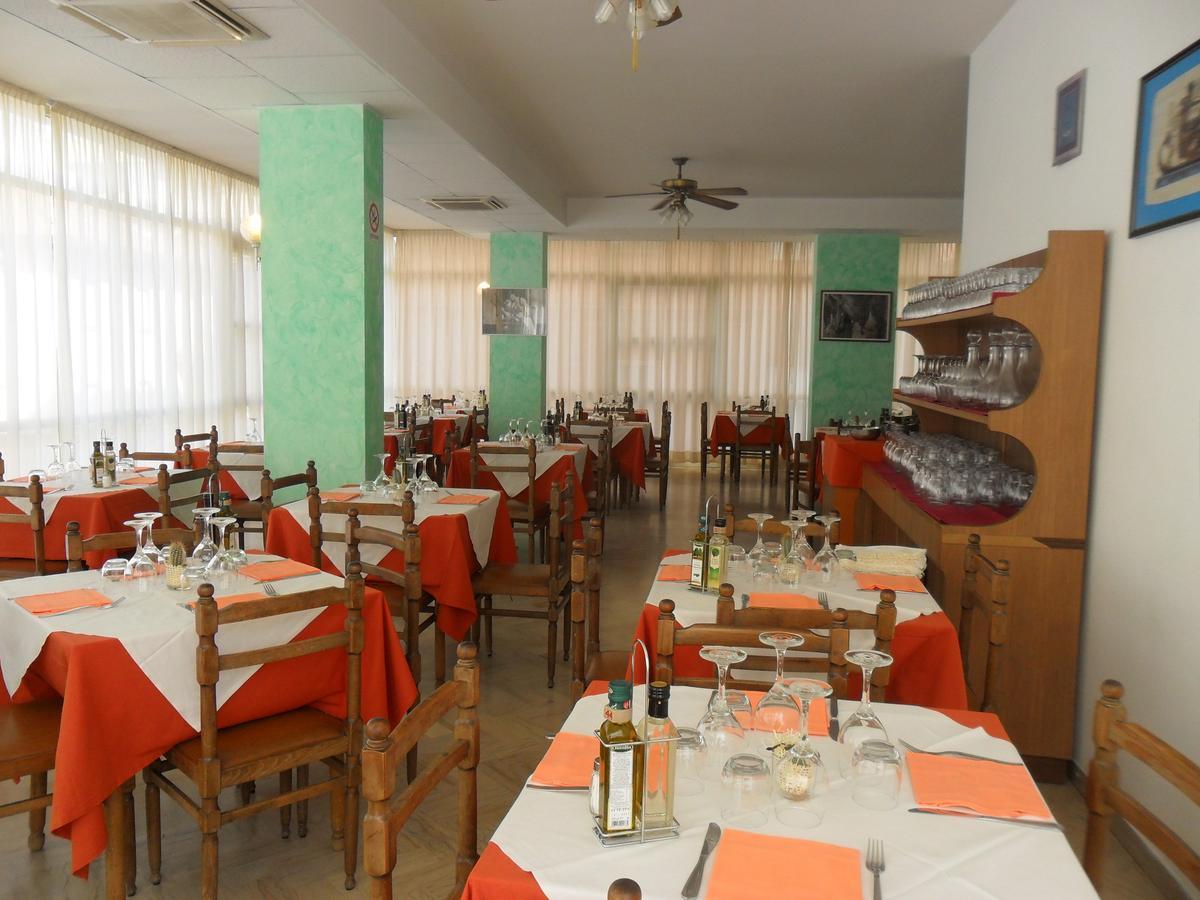Hotel Orlov Ρίμινι Εξωτερικό φωτογραφία