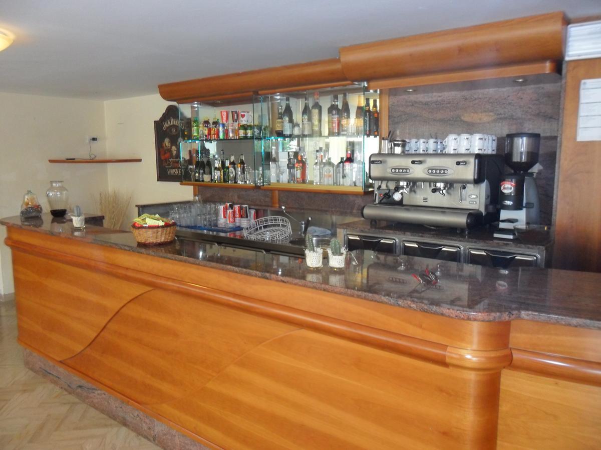 Hotel Orlov Ρίμινι Εξωτερικό φωτογραφία