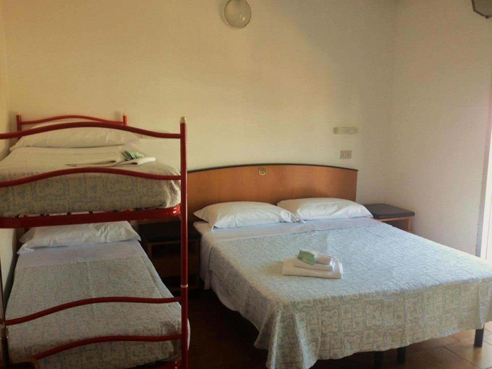 Hotel Orlov Ρίμινι Εξωτερικό φωτογραφία